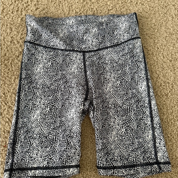 GAP Black and White Leopard Print Shorts - Picture 3 of 4